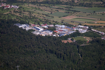 Vue aérienne de Zone commerciale à le quartier Gräfenhausen in Birkenfeld dans le département Bade-Wurtemberg, Allemagne