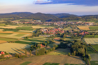 Vue aérienne de Vue du village le matin depuis l'est à le quartier Kapellen in Kapellen-Drusweiler dans le département Rhénanie-Palatinat, Allemagne