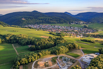 Vue aérienne de Vue depuis la décharge à le quartier Gleiszellen in Gleiszellen-Gleishorbach dans le département Rhénanie-Palatinat, Allemagne