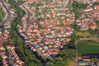 Vue aérienne de À l'Altbach à Herxheim bei Landau dans le département Rhénanie-Palatinat, Allemagne