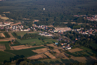 Soufflenheim dans le département Bas Rhin, France du point de vue du drone