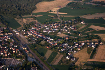 Drusenheim dans le département Bas Rhin, France vu d'un drone