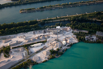 Vue aérienne de Écluse du Rhin de Greffern à Gambsheim dans le département Bas Rhin, France