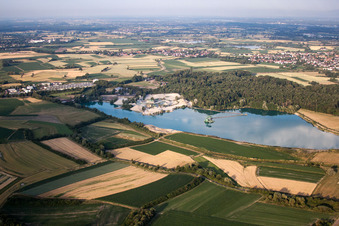 Photographie aérienne de Lac de carrière à le quartier Legelshurst in Willstätt dans le département Bade-Wurtemberg, Allemagne
