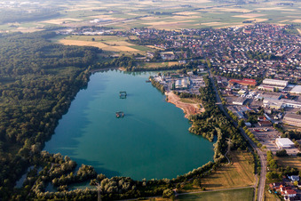 Vue aérienne de Zones riveraines du lac de la carrière à Schutterwald dans le département Bade-Wurtemberg, Allemagne