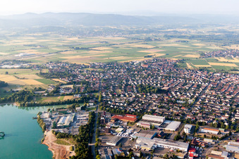Vue aérienne de Zones riveraines du lac de la carrière à Schutterwald dans le département Bade-Wurtemberg, Allemagne