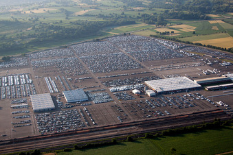 Vue aérienne de Espace de stockage de myMOSOLF, MOSOLF Logistics & Services GmbH, entretien de véhicules et réparation intelligente dans le parc industriel du district de Mietersheim à Lahr/Forêt-Noire à Kippenheim dans le département Bade-Wurtemberg, Allemagne
