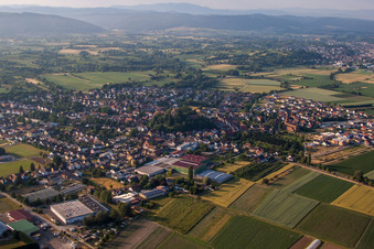 Vue aérienne de Vue des rues et des maisons dans les quartiers résidentiels à Mahlberg dans le département Bade-Wurtemberg, Allemagne