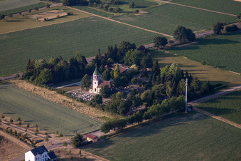 Vue aérienne de Bâtiment d'église à l'extérieur de Mahlberg à Mahlberg dans le département Bade-Wurtemberg, Allemagne