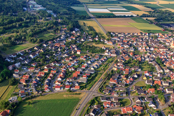 Vue aérienne de Alte Bundesstraße à Ringsheim dans le département Bade-Wurtemberg, Allemagne