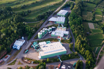 Vue aérienne de Site de la décharge de déchets de l'association de traitement des déchets de Kahlenberg à Ringsheim dans le département Bade-Wurtemberg, Allemagne