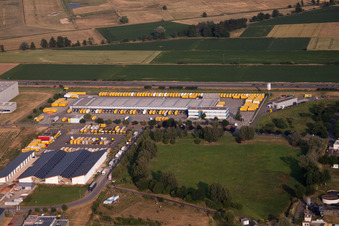 Vue aérienne de Complexe immobilier et centre logistique sur le site de DHL Global Forwarding Freight sur l'A5 à Herbolzheim dans le département Bade-Wurtemberg, Allemagne