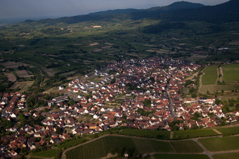 Eichstetten am Kaiserstuhl dans le département Bade-Wurtemberg, Allemagne vue d'en haut