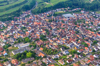 Vue aérienne de École primaire Hermann Brommer à Merdingen dans le département Bade-Wurtemberg, Allemagne