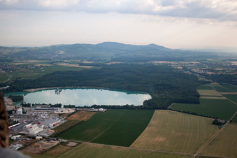 Photographie aérienne de Installation de mélange de matériaux de construction de Birkenmeier Stein+Design dans la gravière Breisach am Rhein-Niederrimsingen dans le district de Niederrimsingen à le quartier Oberrimsingen in Breisach am Rhein dans le département Bade-Wurtemberg, Allemagne