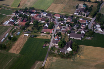Vue aérienne de Quartier Oberrimsingen in Breisach am Rhein dans le département Bade-Wurtemberg, Allemagne