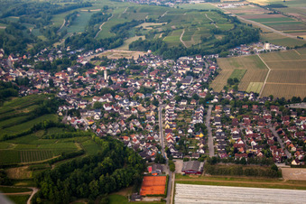 Vue aérienne de Du nord à Buggingen dans le département Bade-Wurtemberg, Allemagne