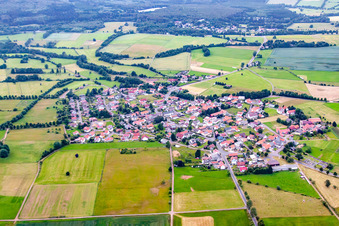 Vue aérienne de Vue sur le village à le quartier Bermuthshain in Grebenhain dans le département Hesse, Allemagne