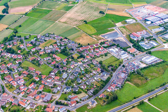 Vue aérienne de Quartier Dorfborn in Neuhof dans le département Hesse, Allemagne