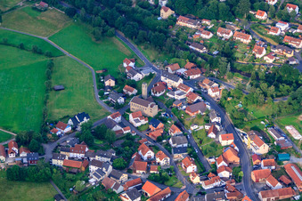 Vue aérienne de Église Saint-Barthélemy-et-Jacques, Steinau à le quartier Steinau in Petersberg dans le département Hesse, Allemagne