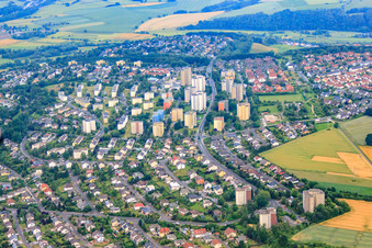 Vue aérienne de Immeubles résidentiels de grande hauteur sur l'Adenauerstraße dans le quartier d'Aschenberg à Fulda dans le département Hesse, Allemagne