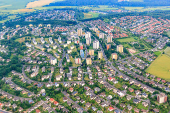 Vue aérienne de Immeubles résidentiels de grande hauteur sur l'Adenauerstraße dans le quartier d'Aschenberg à Fulda dans le département Hesse, Allemagne