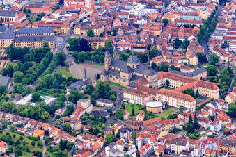 Vue aérienne de Bâtiment de l'église de la cathédrale de Fulda avec séminaire à Fulda dans le département Hesse, Allemagne