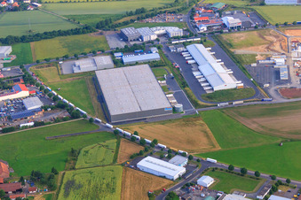 Vue aérienne de Zone industrielle de Böcklerstraße avec HK-CON GmbH Maschinenbau, VTL Vernetzte-Transport-Logistik GmbH et Iwetec GmbH à le quartier Besges in Fulda dans le département Hesse, Allemagne