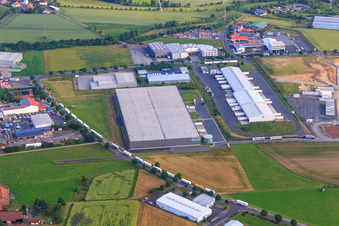 Vue aérienne de Zone industrielle de Böcklerstraße avec HK-CON GmbH Maschinenbau, VTL Vernetzte-Transport-Logistik GmbH et Iwetec GmbH à le quartier Besges in Fulda dans le département Hesse, Allemagne