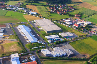 Vue aérienne de Zone industrielle Werner-von-Siemens-Straße avec VTL Networked Transport Logistics GmbH à le quartier Besges in Fulda dans le département Hesse, Allemagne