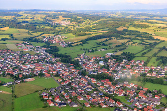 Vue aérienne de Vue du village depuis le nord à Hosenfeld dans le département Hesse, Allemagne