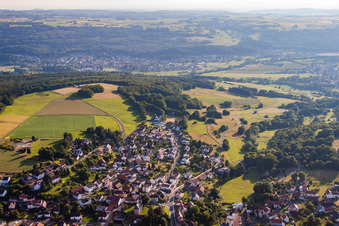 Vue aérienne de De l'est à le quartier Udenhain in Brachttal dans le département Hesse, Allemagne