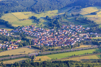 Vue aérienne de Vue du nord à le quartier Wirtheim in Biebergemünd dans le département Hesse, Allemagne
