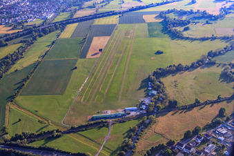 Vue aérienne de Aéroport Gelnhausen EDFG à Gelnhausen dans le département Hesse, Allemagne