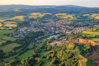 Vue aérienne de Vue de la ville depuis le sud-ouest à Gedern dans le département Hesse, Allemagne