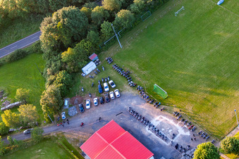 Photographie aérienne de Terrain de football avec camp de tentes à le quartier Burkhards in Schotten dans le département Hesse, Allemagne