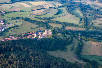 Vue aérienne de Ruines du château Schwarzenfels à le quartier Schwarzenfels in Sinntal dans le département Hesse, Allemagne