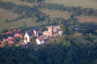 Vue aérienne de Complexe du château à le quartier Schwarzenfels in Sinntal dans le département Hesse, Allemagne