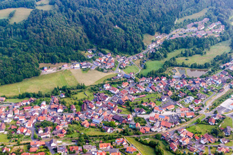 Vue aérienne de Champs agricoles et terres agricoles à Riedenberg dans le département Bavière, Allemagne