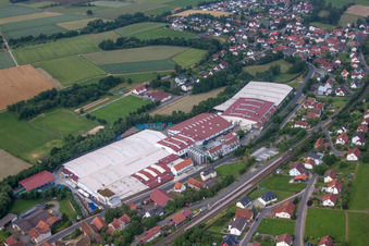 Vue aérienne de Site de l'usine de sources minérales et curatives de Förstina-Sprudel à le quartier Memlos in Eichenzell dans le département Hesse, Allemagne