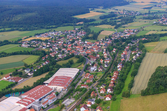 Vue aérienne de Förstina-Sprudel Source minérale et curative GmbH à le quartier Lütter in Eichenzell dans le département Hesse, Allemagne