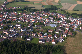 Vue aérienne de Marché à le quartier Hattenhof in Neuhof dans le département Hesse, Allemagne