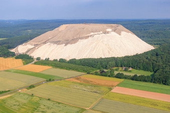 Photographie aérienne de Monte Kali - terril de K+S Minerals and Agriculture GmbH, usine Neuhof-Ellers à Neuhof dans le département Hesse, Allemagne