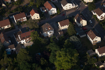 Quartier Dannstadt in Dannstadt-Schauernheim dans le département Rhénanie-Palatinat, Allemagne du point de vue du drone