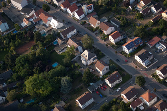 Quartier Dannstadt in Dannstadt-Schauernheim dans le département Rhénanie-Palatinat, Allemagne du point de vue du drone