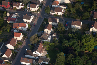 Quartier Dannstadt in Dannstadt-Schauernheim dans le département Rhénanie-Palatinat, Allemagne du point de vue du drone