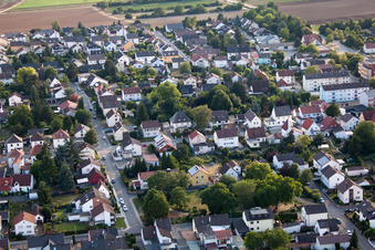 Quartier Dannstadt in Dannstadt-Schauernheim dans le département Rhénanie-Palatinat, Allemagne du point de vue du drone