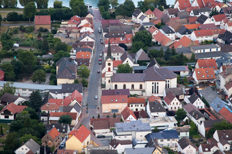 Vue aérienne de Sainte Marie-Madeleine à le quartier Roxheim in Bobenheim-Roxheim dans le département Rhénanie-Palatinat, Allemagne