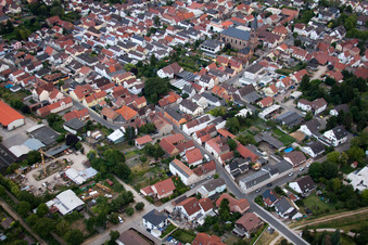 Quartier Bobenheim in Bobenheim-Roxheim dans le département Rhénanie-Palatinat, Allemagne vu d'un drone