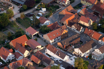 Quartier Bobenheim in Bobenheim-Roxheim dans le département Rhénanie-Palatinat, Allemagne du point de vue du drone